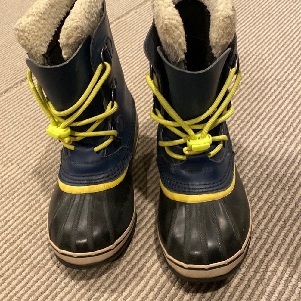 Youth Sorel boots, size 4.